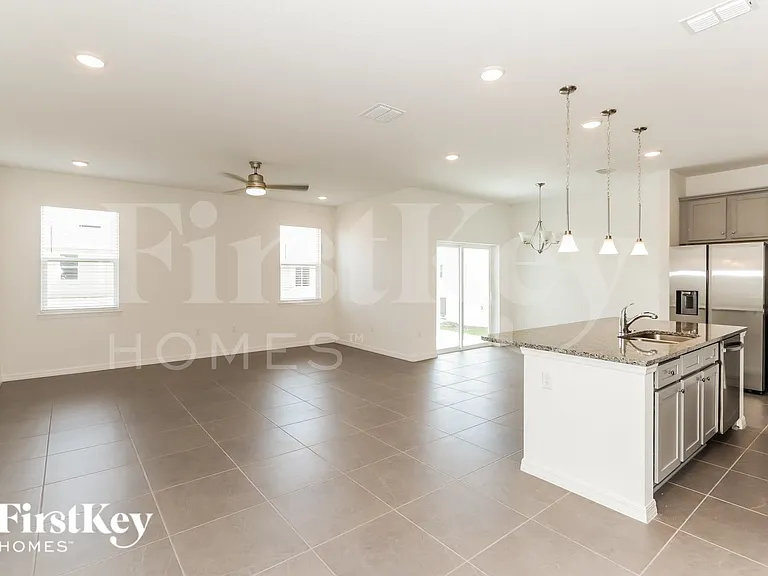 331 Corbel Ln — Photo 2