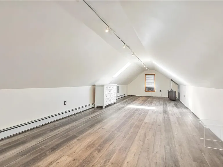 59 Burnside Ave #2 — Photo 17