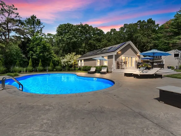 33 Pine Hill Rd, Newburyport, MA 01950