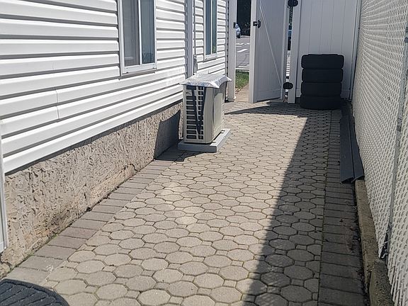 3rd image of 215 Barlow Ave #2