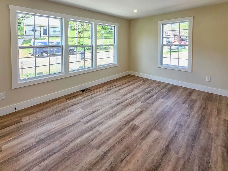 1422 Nolan Ave NW — Photo 2