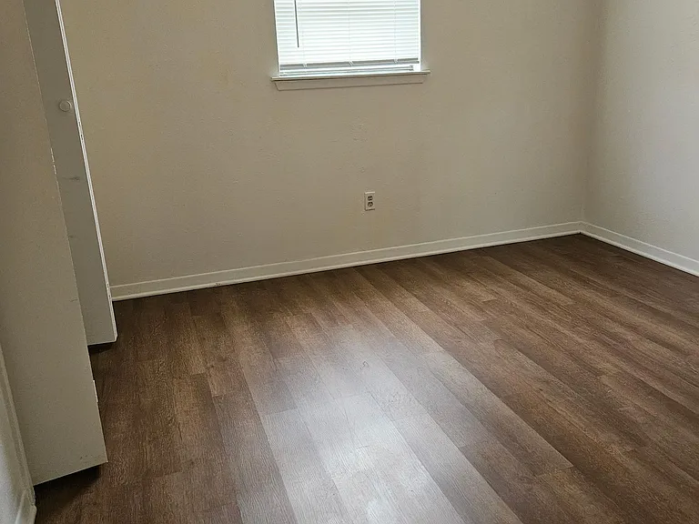 102 E Avenue A #6 — Photo 10