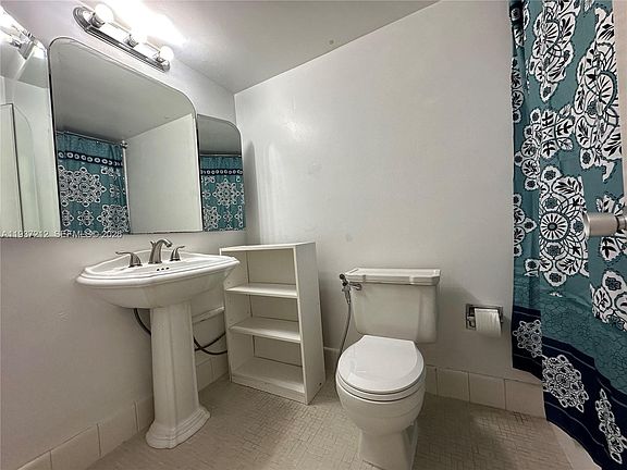 5th image of 900 Bay Dr APT 413