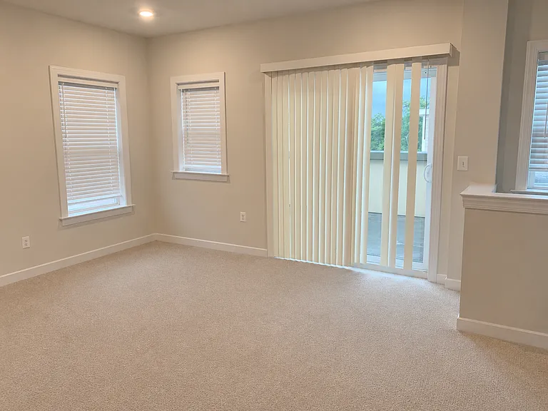 4767 Cherokee St — Photo 11