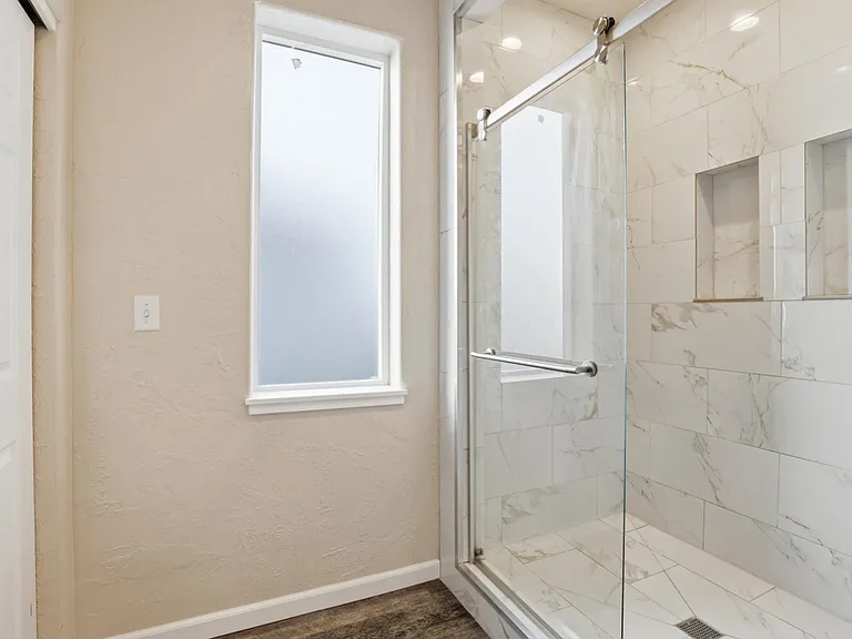 2725 N Miami Ct — Photo 11