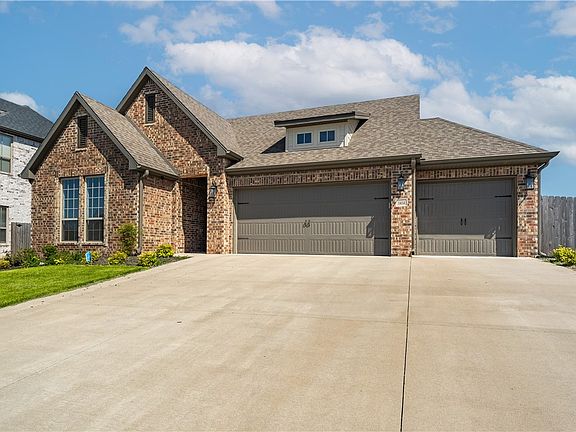 3rd image of 1414 Cannon Ln