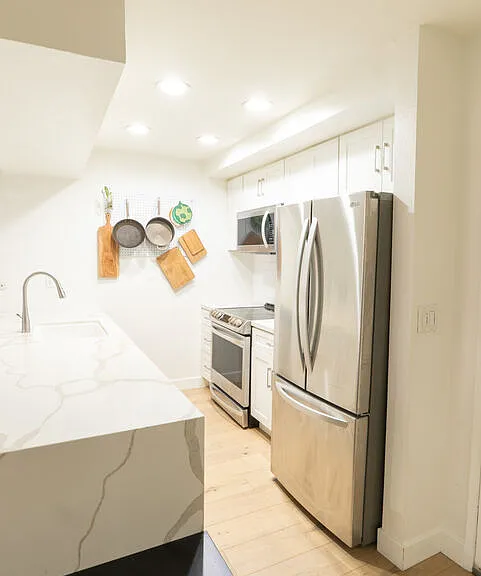 740 N Kings Rd #122 — Photo 8