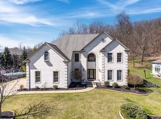 156 Oakview Dr, Cranberry Township, PA 16066
