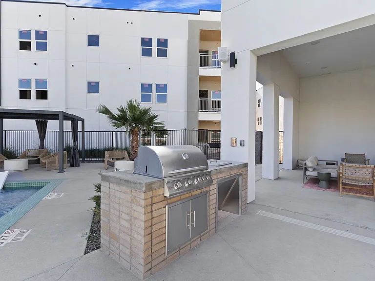 Desert Commons West — Photo 21