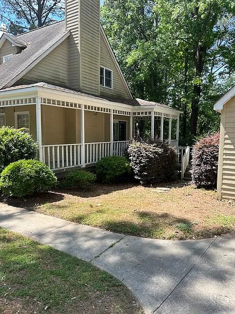 4 bed, 2308 sqft, $1,725 — Photo 2