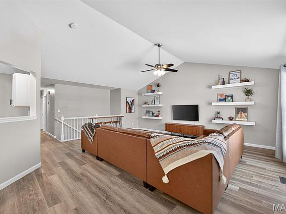 3rd image of 1005 Park Charles Blvd S