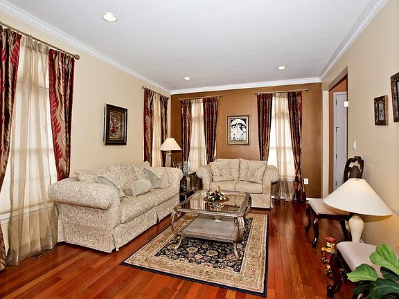 4th image of 9 Deborah Dr