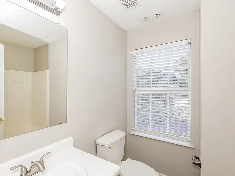 1607 Thornwick Trce — Photo 16