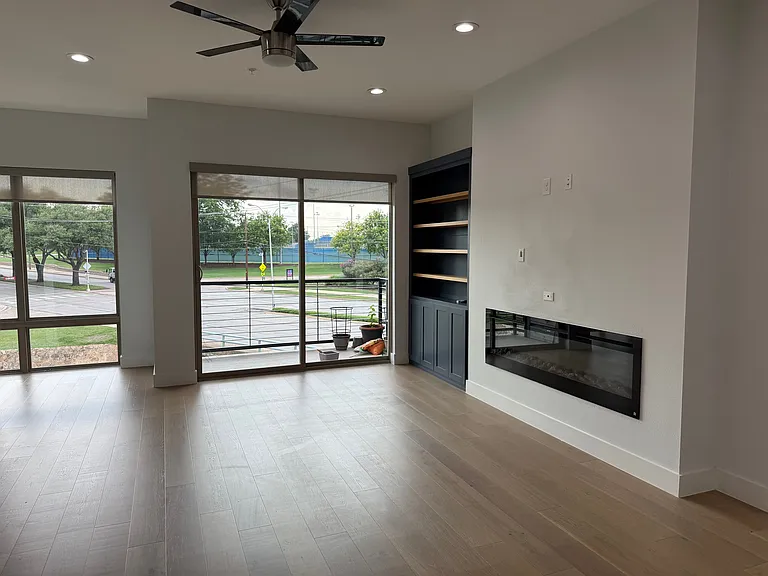 2620 Valley View Ln #103 — Photo 3