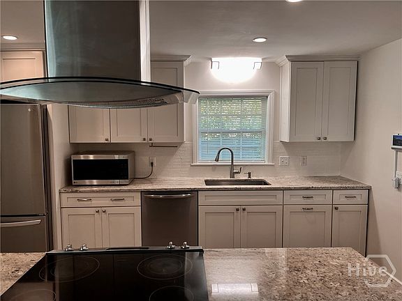 5th image of 21 E 61st Street