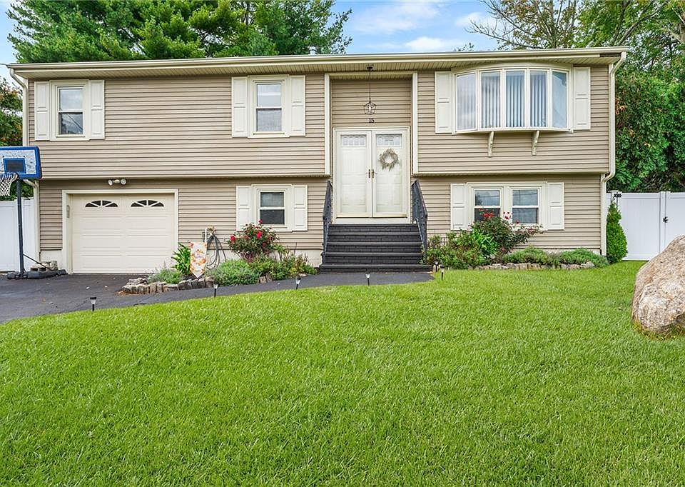 1st image of 15 Blackberry Knoll Way