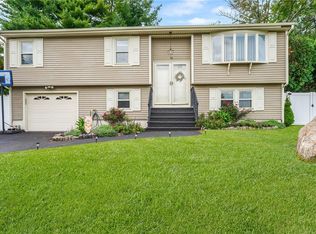 15 Blackberry Knoll Way, Johnston, RI 02919