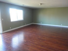 4th image of 9 Plane Ave
