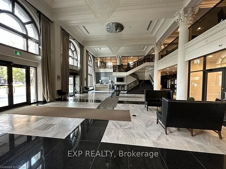 118 King St E #718 — Photo 7