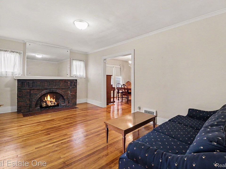 575 Albany St, photo 5