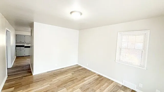 3 bed, 1.0 bath, 1056 sqft, $1,525 — Photo 3