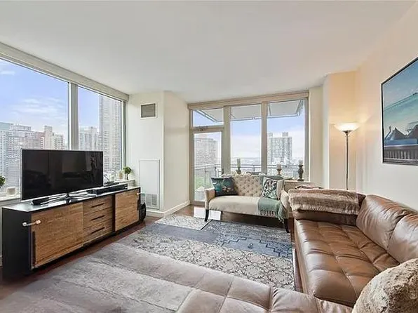 225 East 34th Street 19B image 1 of 10