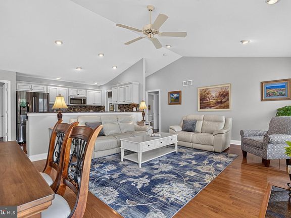 4th image of 102 Drury Ln