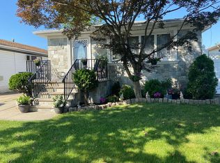 172 Woods Of Arden Rd, Staten Island, NY 10312