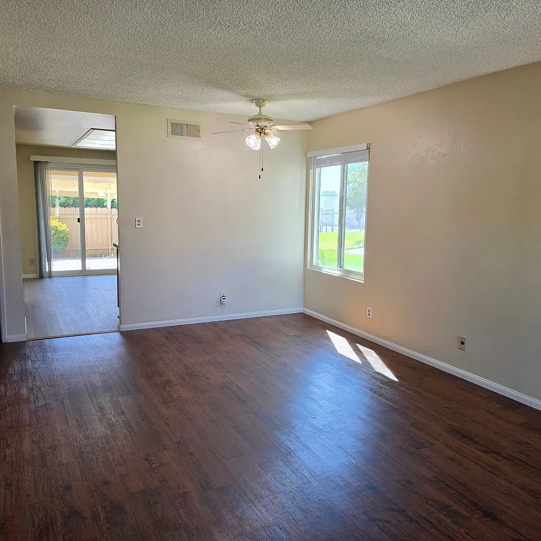 2 Bed Condo, El Cajon New Vinyl Floors, Covered Patio — Photo 2