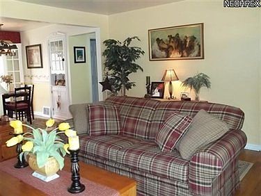 4th image of 16345 Barriemore Ave