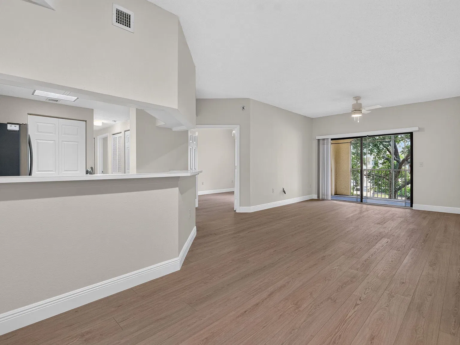 3020 Alcazar Pl — Photo 4