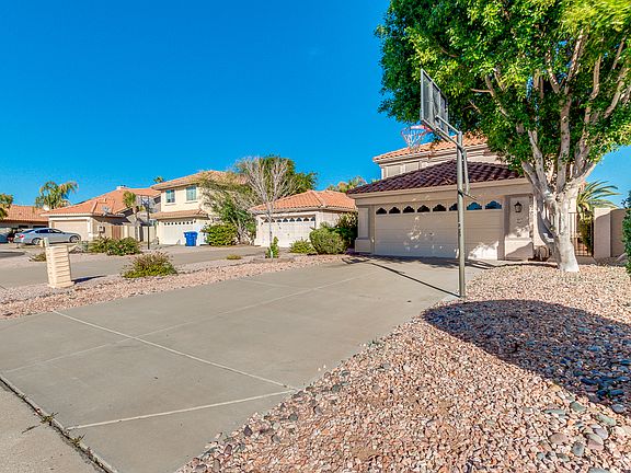 2nd image of 1047 N Arroya