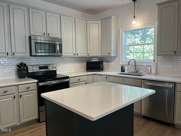 2nd image of 824 Stackhurst Way