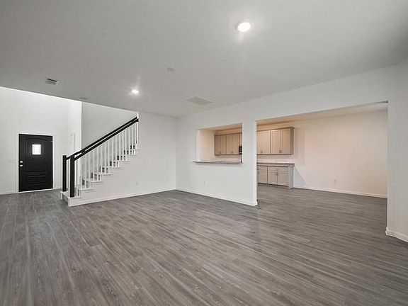 4th image of 1028 Laguna Cv Dr