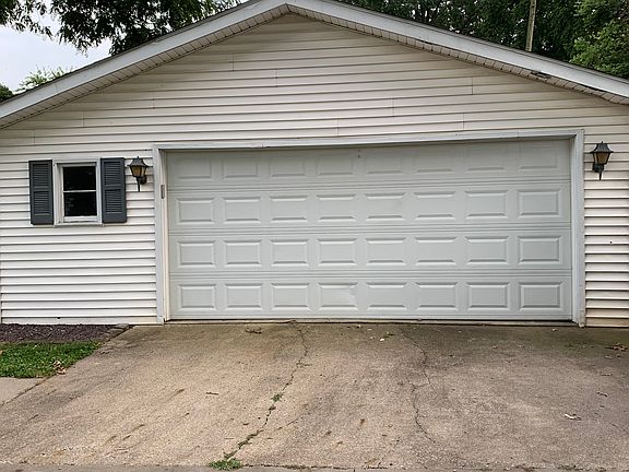 2 1/2 Car Garage