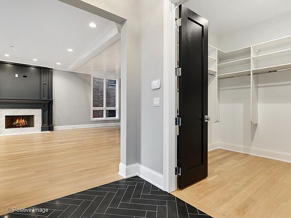 2nd image of 2034 W Pensacola Ave