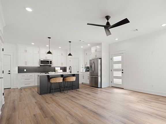 2nd image of 2307 Abbey Way