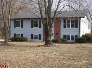 1070 Meadowbrook Dr, Troy, MO 63379