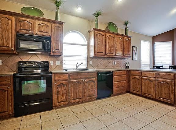 3rd image of 12912 Glenville Ct
