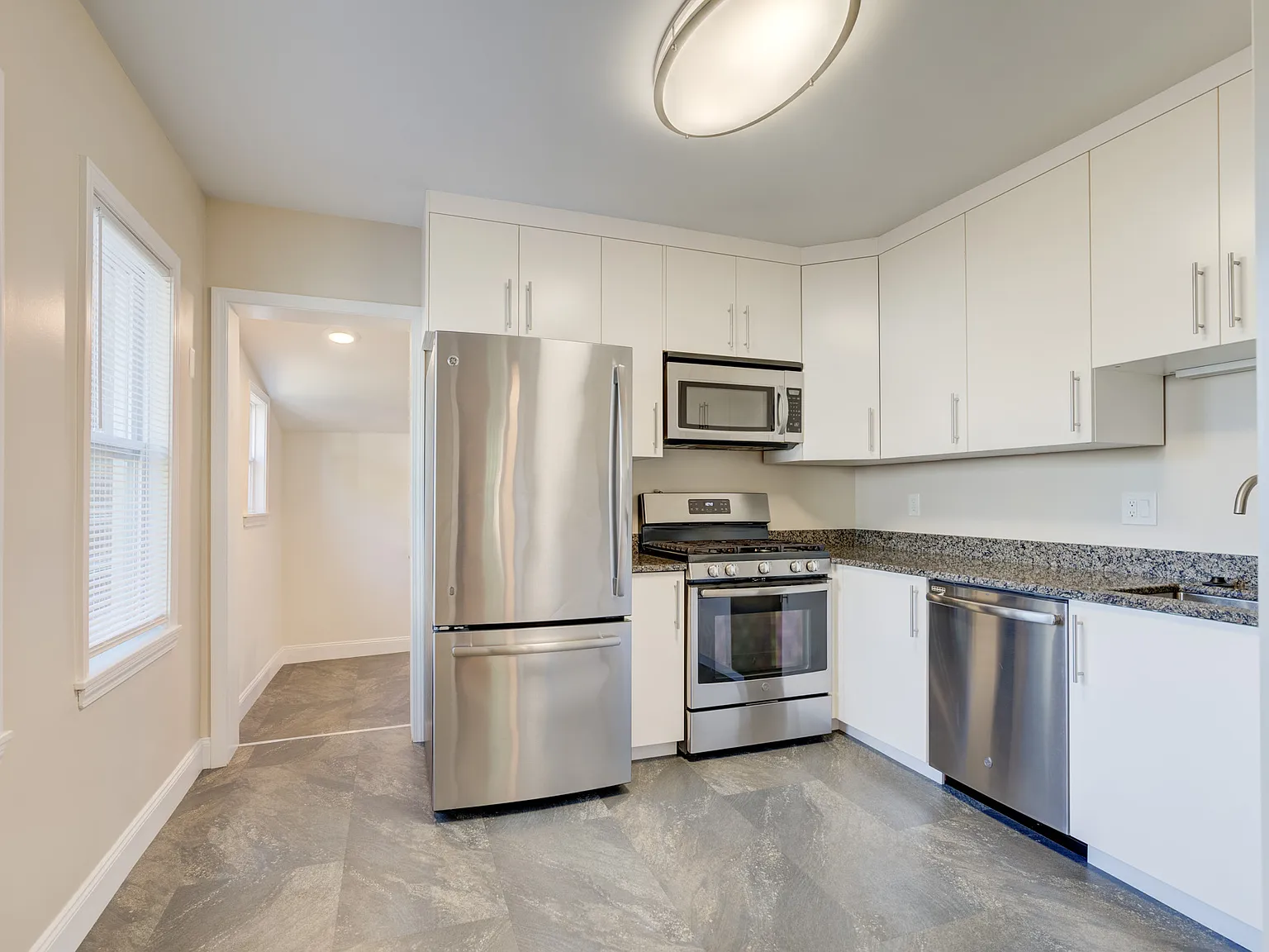 2 bed, 708 sqft, $1,800 — Photo 4