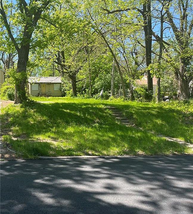 2nd image of 6810 Agnes Ave