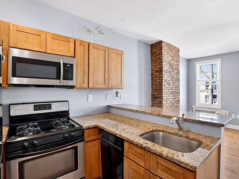150 Van Horne St #2 — Photo 20