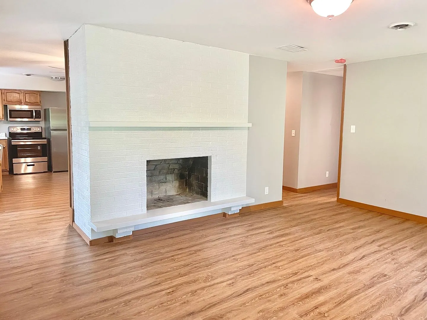 Charming Remodeled Home on Large Lot with Workshop! — Photo 4
