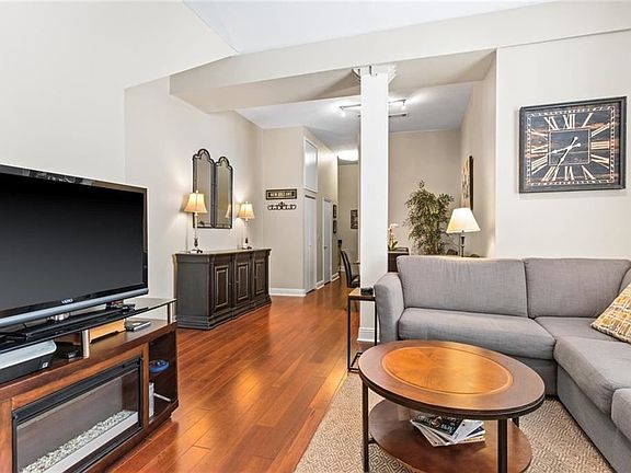 5th image of 330 Julia St APT 219