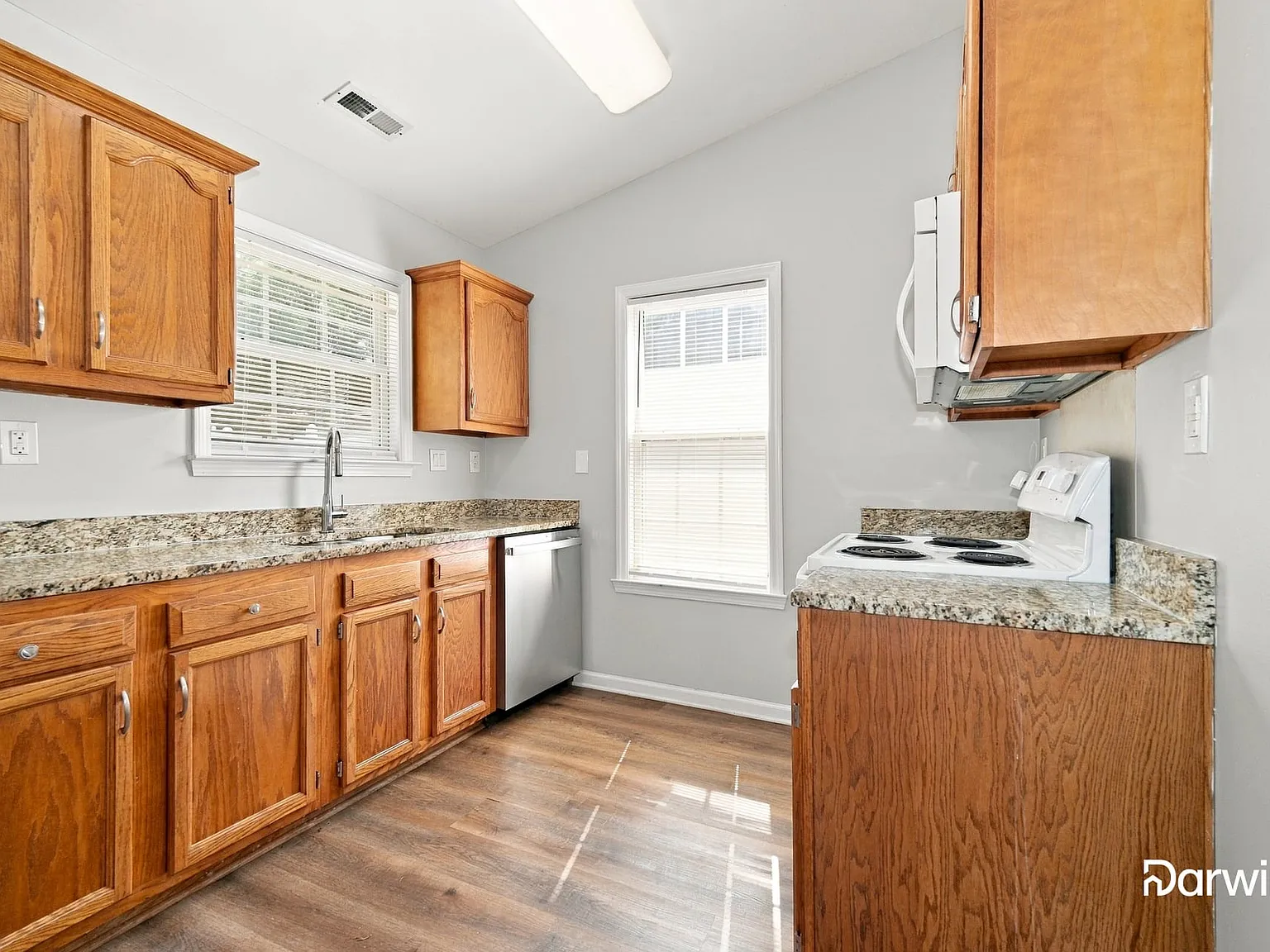 3 bed, 2.0 bath, 992 sqft, $1,880 — Photo 4