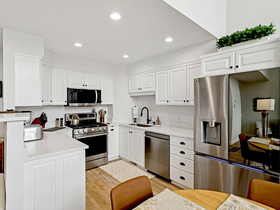 Open kitchen with all new LG appliances. The kitchen is fully stocked and includes Keurig and Nespresso coffee machines.