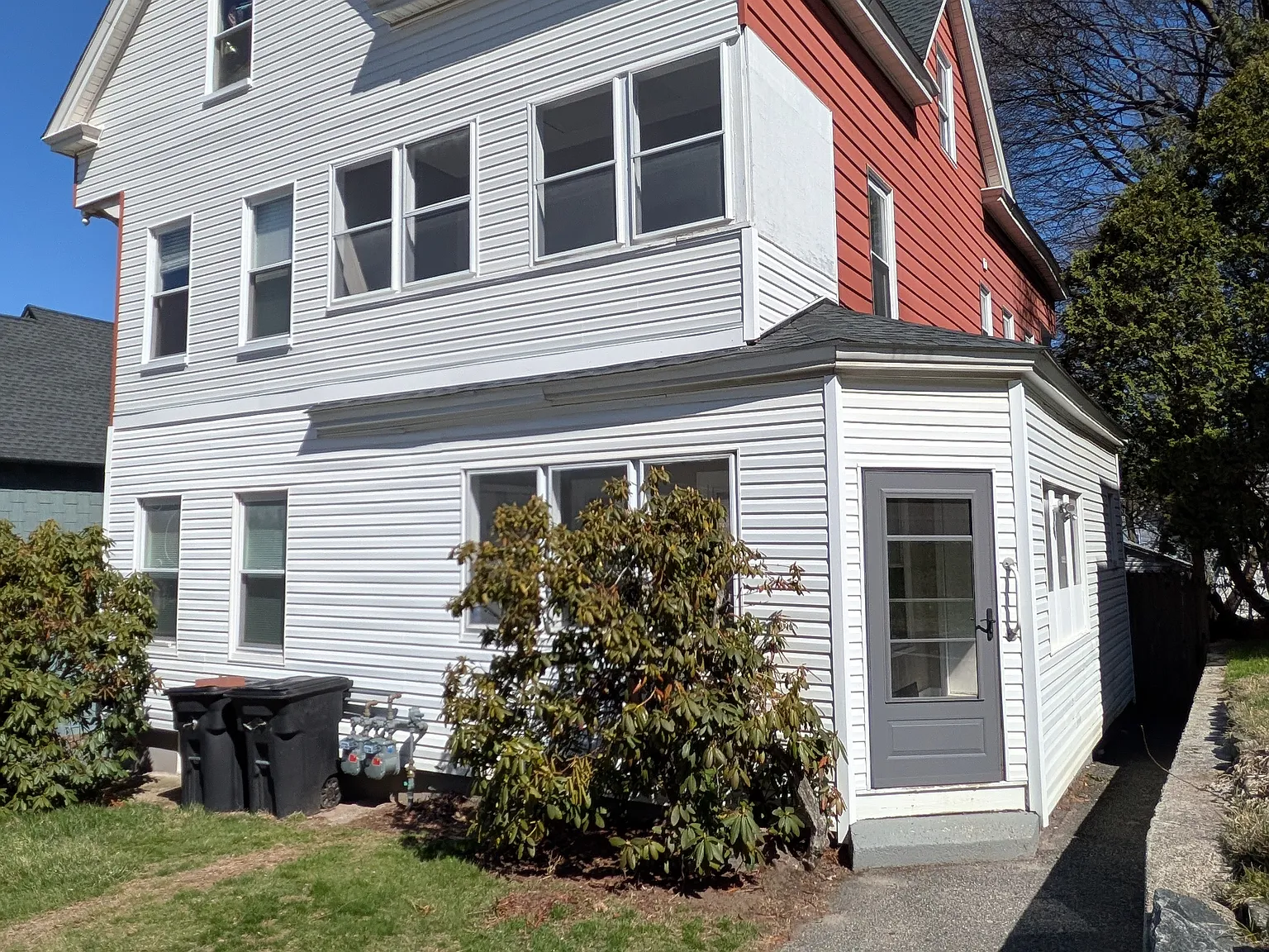 2 bed, 1000 sqft, $2,400 — Photo 1