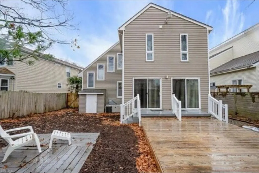 416 Pinewood Dr — Photo 4