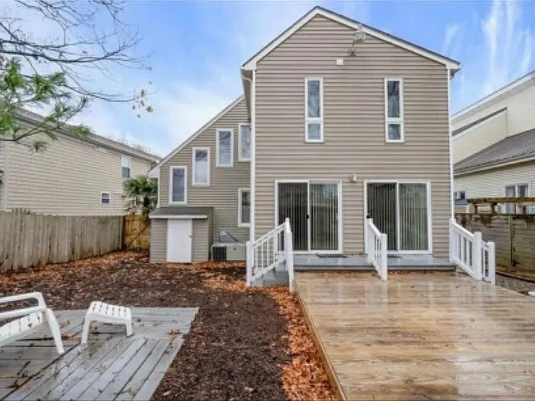 416 Pinewood Dr — Photo 4