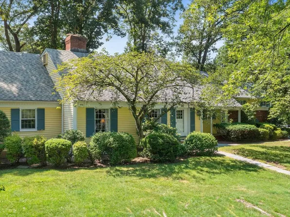 648 Wishing Well Rd, Wyckoff, NJ 07481